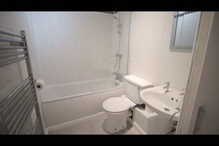 2 Bed End Terrace, Ilford Street, LS27 - Photo 5