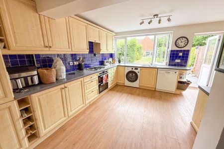 3 bedroom semi-detached house to rent - Photo 4