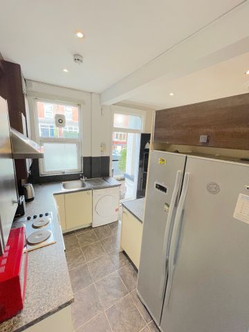 Room in a Shared House, Beechwood View, LS4 - Photo 3