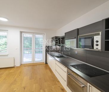 Slnečný, priestranný 5i byt 144m2, s krbom, terasou a 2x parkovaním - Photo 1