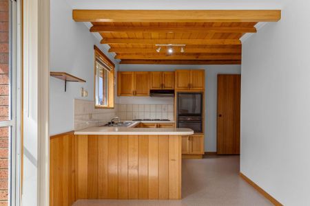 Well-presented and low-maintenance 3-Bedroom Home - Photo 4