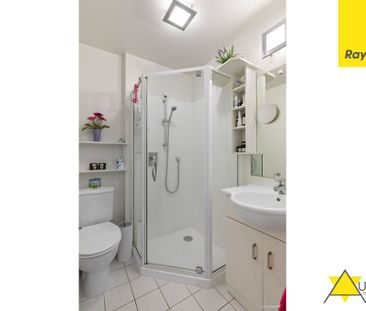 Excellent 1-Bedroom Apartment: Pool Access, Storage & Two Car Parks... - Photo 5