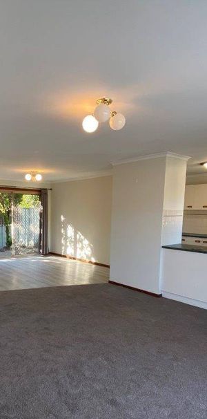 PERFECT QUIET STREET! - Photo 1