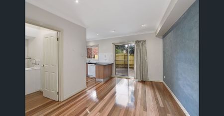 Spacious Townhouse in a Prime Essendon Location - Photo 5