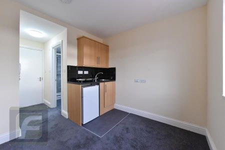 Studio to rent - Photo 2