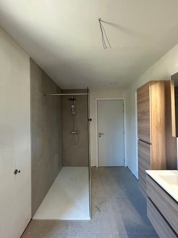 Halfvrijstaande woning net buiten het centrum - Photo 3