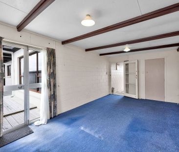 Low maintenance spacious home, private courtyard - Photo 6