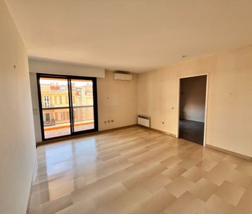 Location Appartement 2 pièces 43m² NICE 06100 - Photo 3