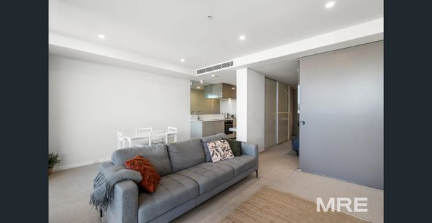 Furnished sky high living - Photo 1