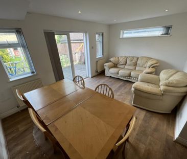 6 bedroom semi-detached house to rent - Photo 5