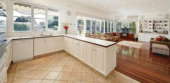 Sandringham - Photo 2