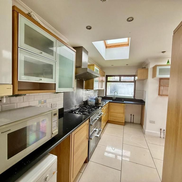 4 bedroom house to rent - Photo 1