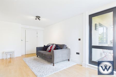 Flat to Rent: Sheringham Court, Hayes, UB3 - Photo 2
