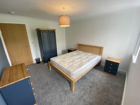 3 bedroom flat to rent - Photo 3