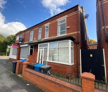 Room in a Shared House, Cromwell Road, M6 - Photo 1