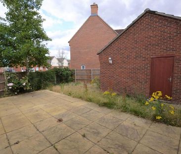 4 bedroom detached house to rent - Photo 2