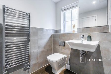 4 bedroom house to rent Thompson Way, Handcross, RH17 - Photo 5