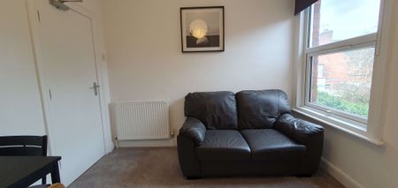 A lovely 6 bed shared house, close to town centre and train station - Photo 5