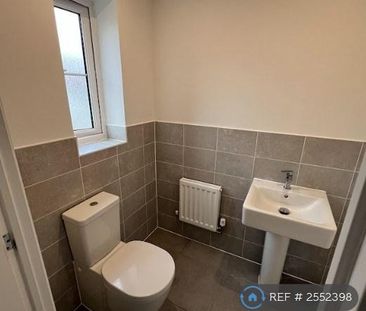 5 bedroom semi-detached house to rent - Photo 4