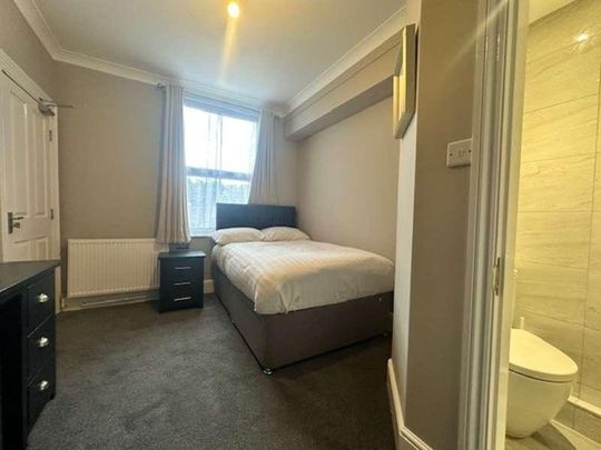 North Parade, YO30 - Photo 1