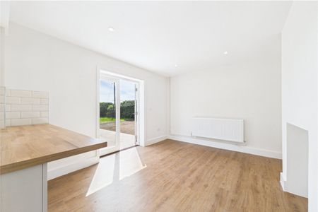 Travellers Corner, West End Road, Mortimer Common, Reading, RG7 - Photo 5