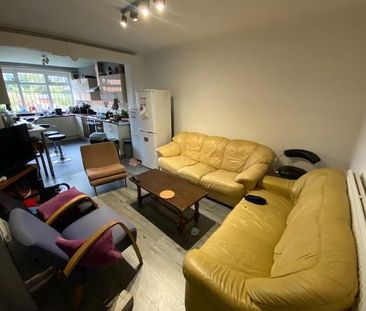 5 bedroom private hall to rent - Photo 1