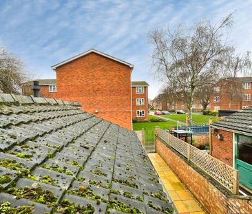 2 bedroom Mid Terraced House to let - Photo 6