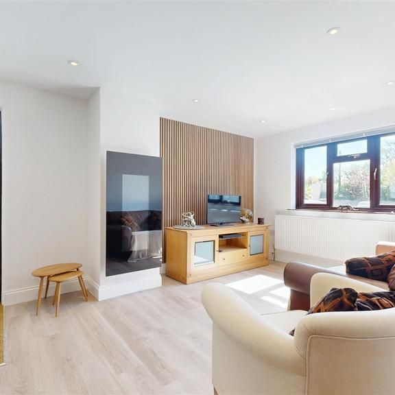 2 bedroom detached bungalow to rent - Photo 1