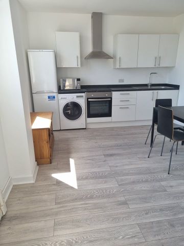 1 Bed Flat, London Road, IG11 - Photo 2