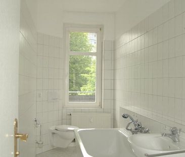 ** Renovierte 2-Zimmer-Whg. mit Balkon und Tageslichtbad ** - Photo 4