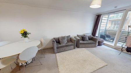 2 bedroom flat to rent - Photo 2