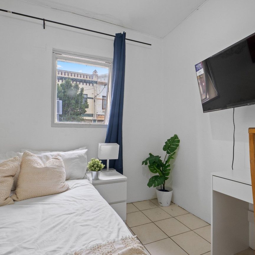 Petersham - Photo 1