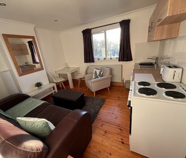 1 Bed Flat, Grangecliffe Gardens, SE25 - Photo 1