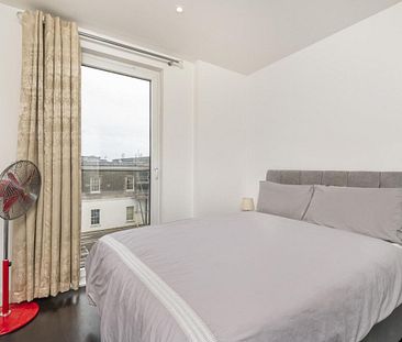 2 bedroom in London - Photo 1