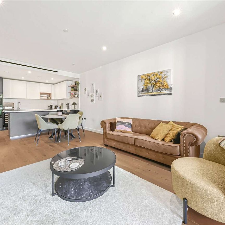 Modern two bedroom two bathroom apartment with direct access to a balcony - Photo 1