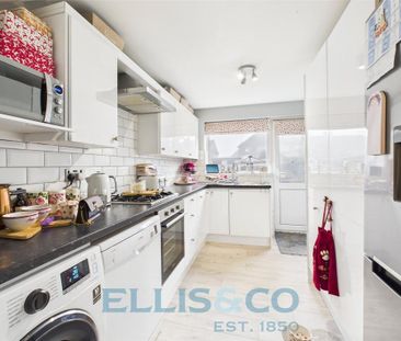 3 bedroom semi-detached house to rent - Photo 6