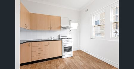 Two Bedroom Apartment in the heart of Kingsford - Photo 4