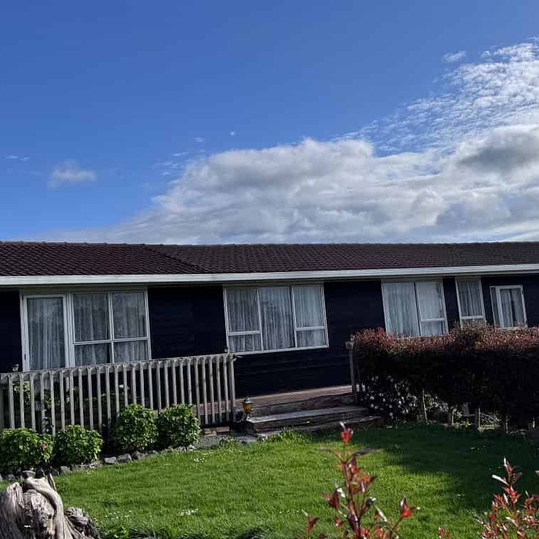 Charming 4BR lifestyle Home w/ Courtyard & Deck - Photo 1