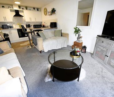 2 bedroom Flat in Flat 4, Leeds - Photo 6