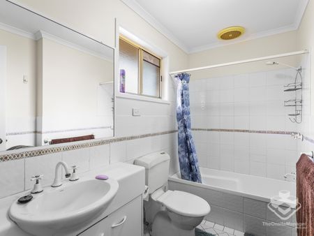 Well Presented 3-Bedroom Townhouse with Single Lock-Up Garage - Photo 3