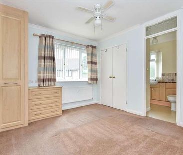 Hardy Green, Crowthorne, RG45 - Photo 5