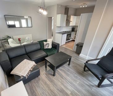 4 bedroom terraced house to rent - Photo 2