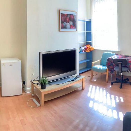 6 bedroom apartment to rent - Photo 1