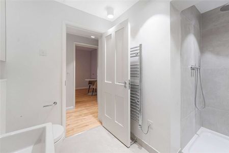 Brilliant studio flat in South Kensington located in a prime position. - Photo 3