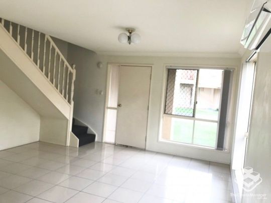 3 BEDROOM TOWNHOUSEâWarrigal State School Catchment - Photo 1