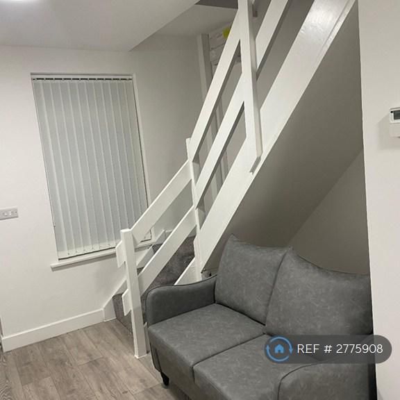 1 bedroom in a house share to rent - Photo 1