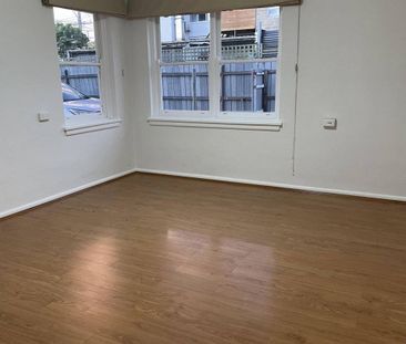 Spacious Home in the heart of Moorabbin - Photo 5