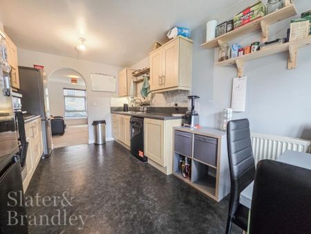 1 bedroom in a house share to rent - Photo 3