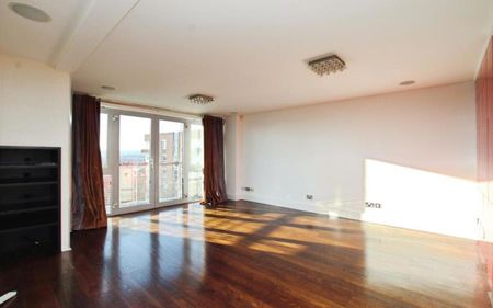 Fantastic two bed, two bathroom flat with brilliant access into the city, the BRI and close to Clifton Triangle and Whiteladies Road. Great views out over Bristol from the private balcony and an allocated parking space. - Photo 2