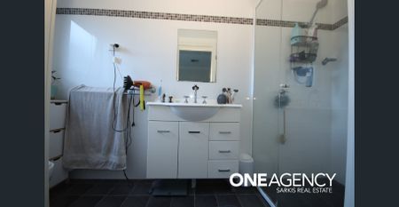 Space and comfort so close to the University of Newcastle - Photo 5